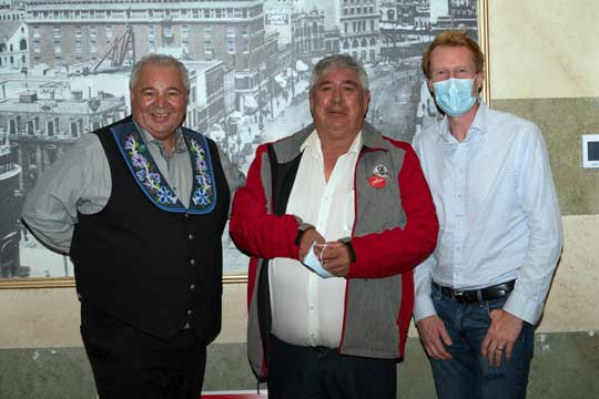 David Chartrand, President of the MMF, Arnold Asham, owner of Grassroots News, and Marc Miller, Minister of Indigenous Services.